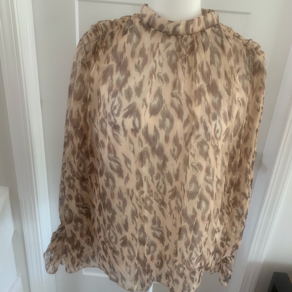 Flower Ruffle Blouse - Picture 4 of 8